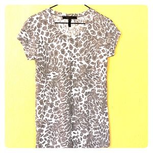 BCBGMaxAzria T-Shirt Gray and White Print Sz S